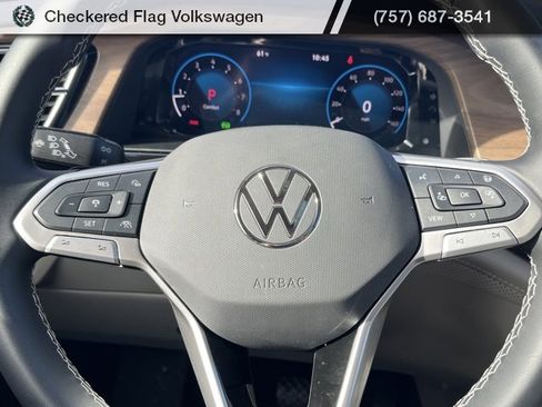 Used 2025 Volkswagen Atlas SE image 34