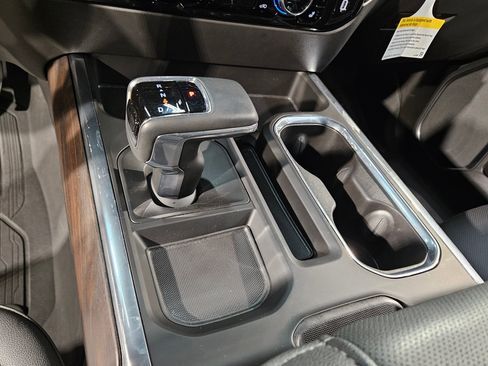 Used 2024 GMC Sierra 1500 SLT w/ SLT Convenience Package image 32