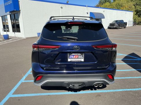 Used 2022 Toyota Highlander XSE image 4