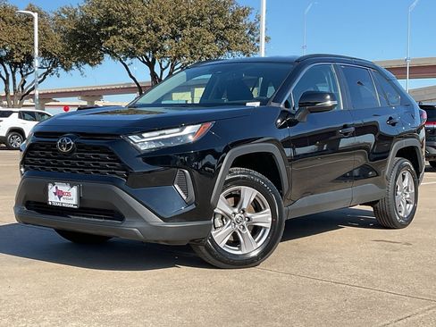 Used 2025 Toyota RAV4 XLE image 2