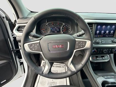 Used 2023 GMC Acadia SLT image 12