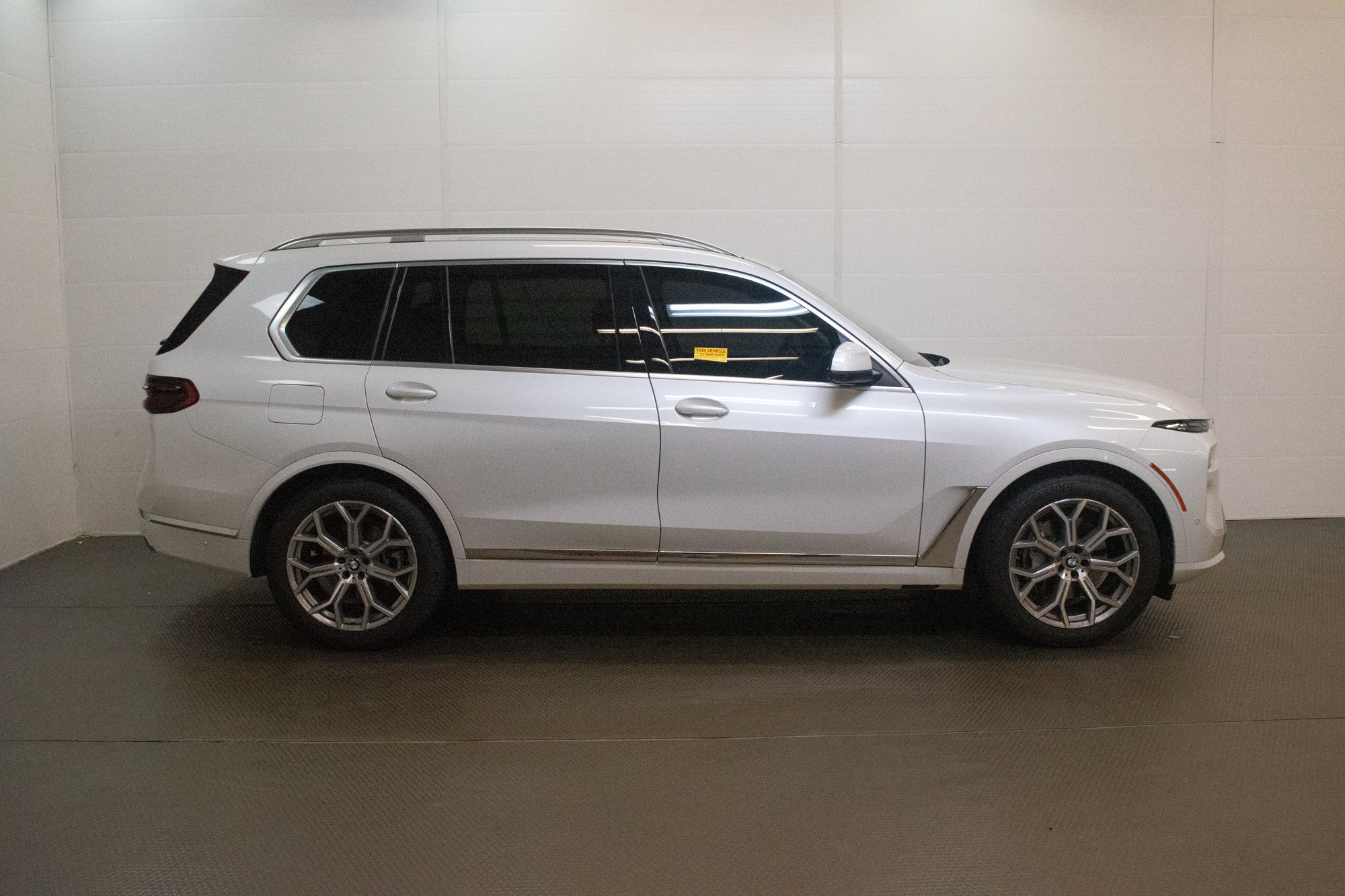 Used 2025 BMW X7 xDrive40i w/ Climate Comfort Package AWD/4WD image 3