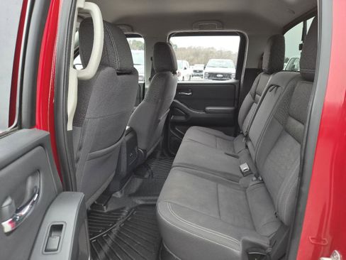 Used 2022 Nissan Frontier SV image 12