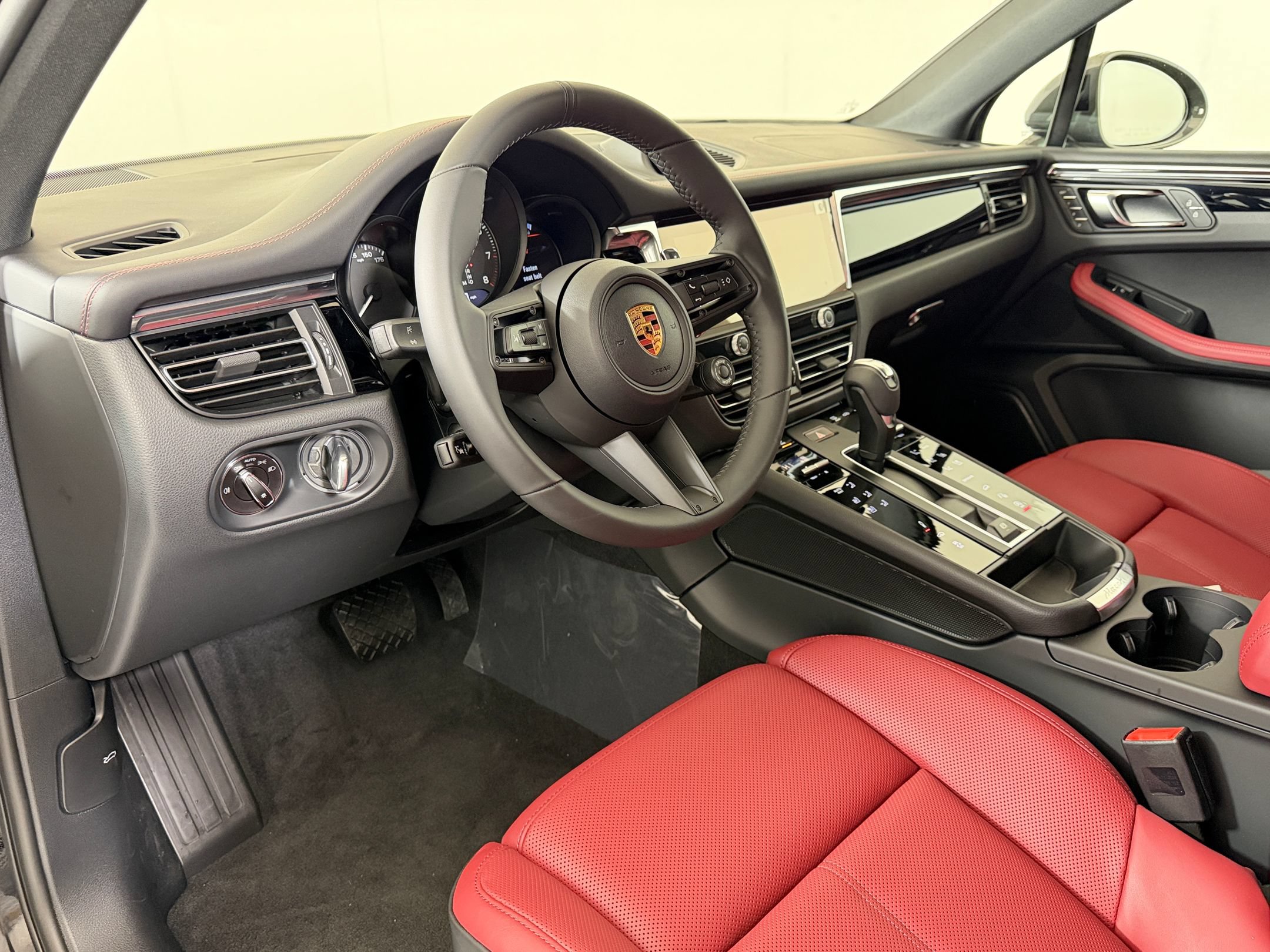 Used 2026 Porsche Macan Turbo AWD/4WD image 4