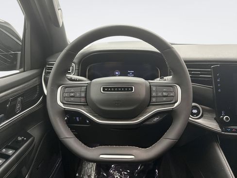 Used 2024 Jeep Wagoneer Series II w/ Flexible Seating Group AWD/4WD image 12