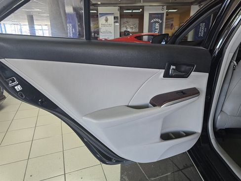 Used 2012 Toyota Camry XLE w/ Leather Pkg image 10