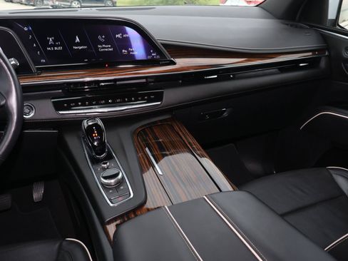 Used 2024 Cadillac Escalade Premium Luxury RWD image 17