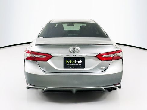 Used 2018 Toyota Camry SE w/ Moonroof Package image 7