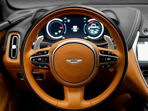 Used 2021 Aston Martin DBX image 41