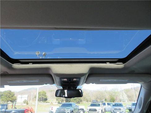 Used 2018 RAM 2500 Laramie w/ Off Road Package image 25