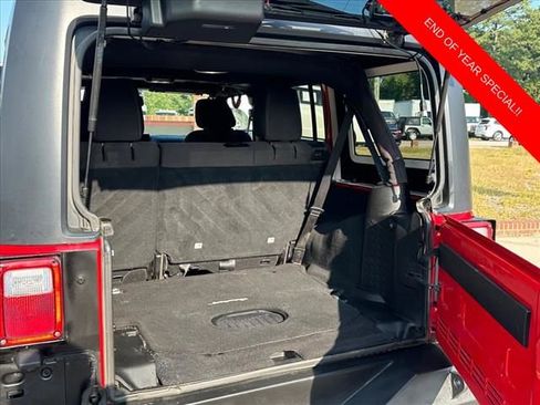 Used 2015 Jeep Wrangler Unlimited Rubicon w/ Connectivity Group image 16