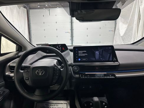 Used 2025 Toyota Prius XLE image 16