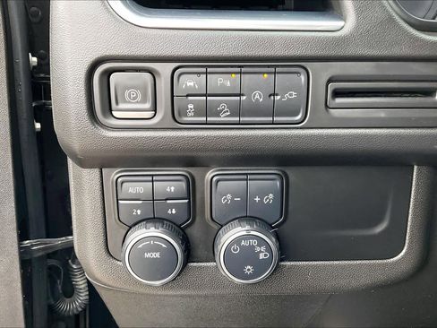 Used 2021 Chevrolet Tahoe Z71 w/ Luxury Package image 32