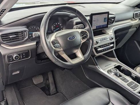 Used 2023 Ford Explorer XLT w/ Equipment Group 202A image 10