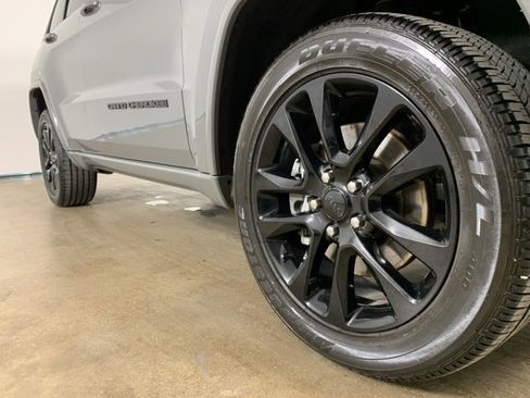 Used 2021 Jeep Grand Cherokee Laredo X image 6