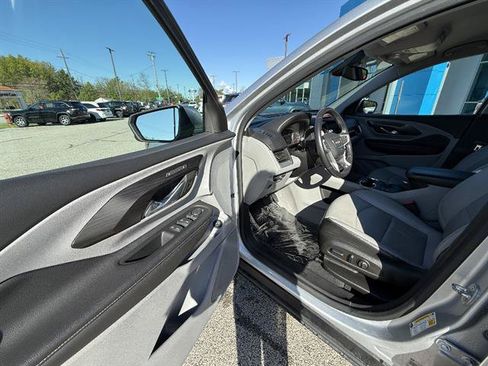 Used 2022 GMC Terrain SLT AWD/4WD image 11
