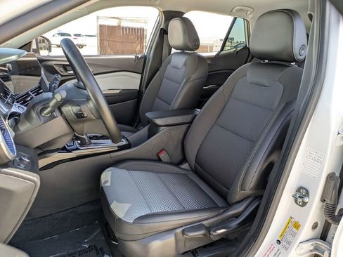 Used 2025 Chevrolet Trax LT w/ LT Convenience Package FWD image 23