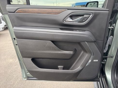 Used 2023 Chevrolet Suburban Premier image 31