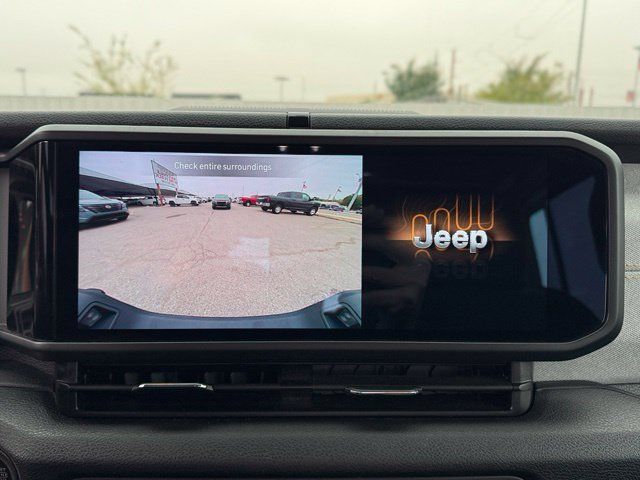 Used 2025 Jeep Gladiator Sport AWD/4WD image 14