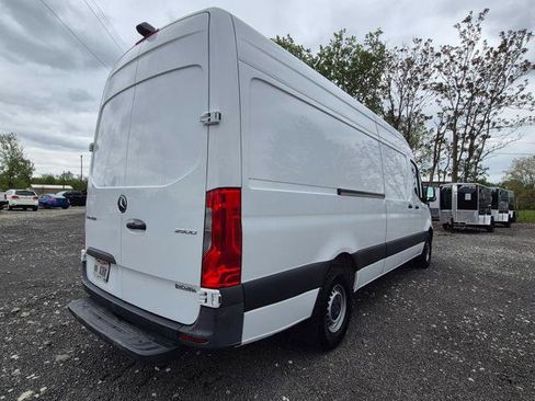 Used 2021 Mercedes-Benz Sprinter 2500 image 5