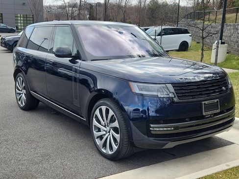 Used 2023 Land Rover Range Rover Long Wheelbase SE image 10