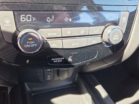 Used 2018 Nissan Rogue Sport SV w/ SV Technology Package image 23