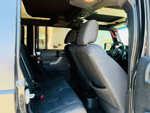 Used 2017 Jeep Wrangler Unlimited Sport w/ Connectivity Group AWD/4WD image 19