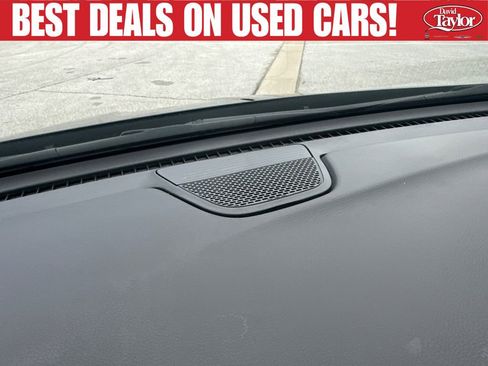 Used 2024 Chrysler Pacifica Touring-L FWD image 13