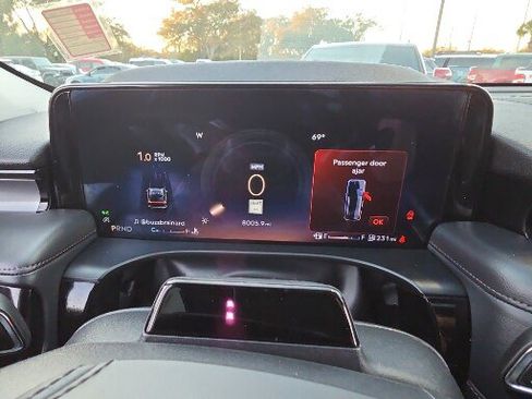 Used 2025 Lincoln Aviator 2WD image 3