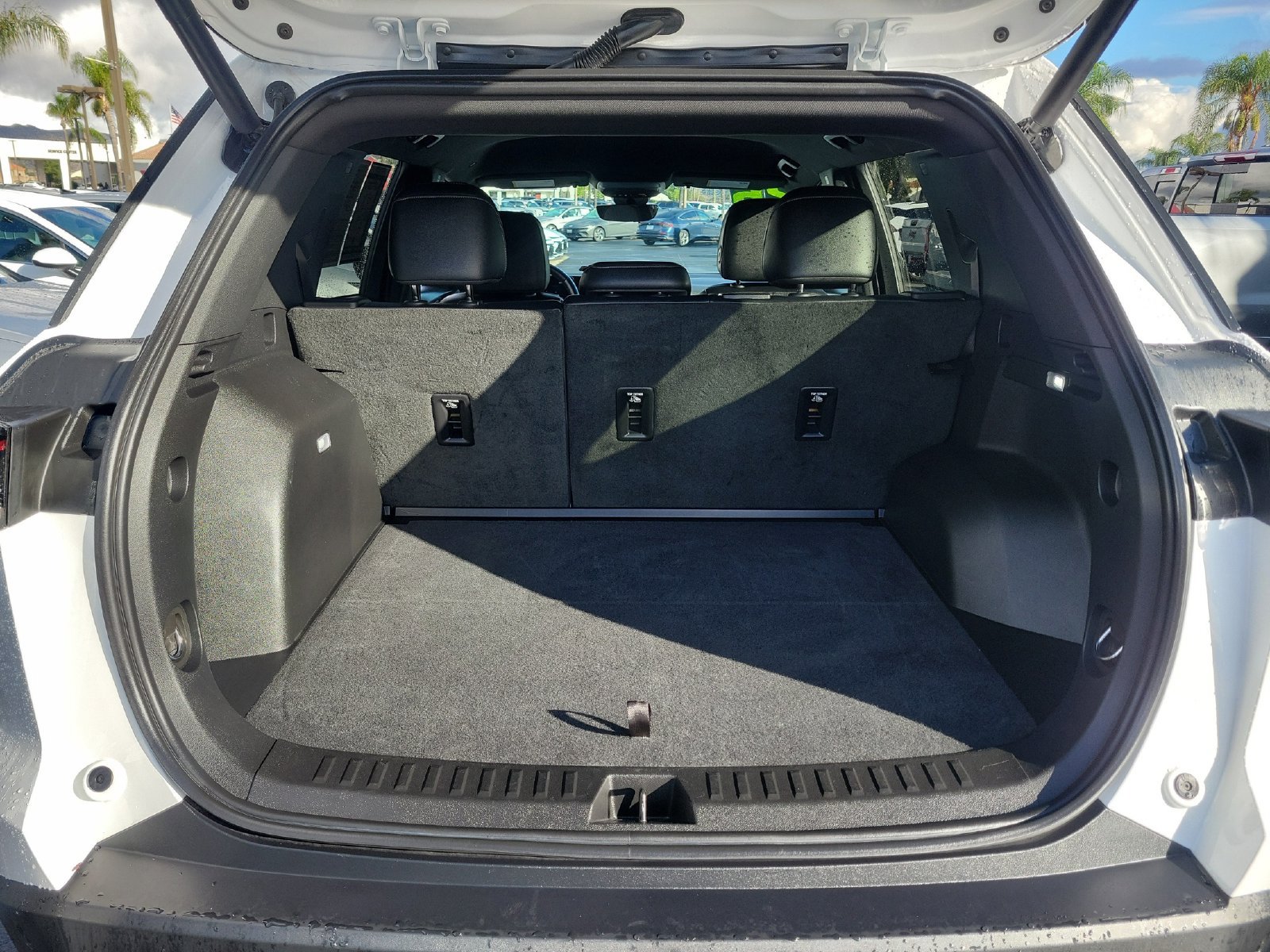 Used 2025 Chevrolet Equinox LT w/ Convenience Package II FWD image 27