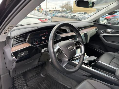 Used 2019 Audi e-tron Premium Plus image 35