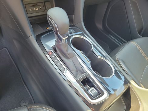 Used 2022 Chevrolet Equinox Premier FWD image 32