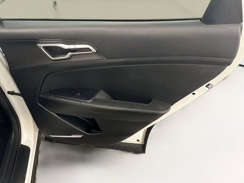 Used 2025 Kia Sportage LX image 30