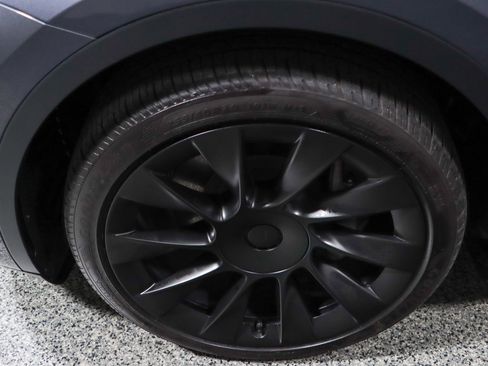 Used 2023 Tesla Model Y AWD image 11