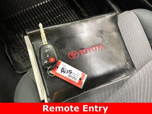 Used 2016 Toyota Camry LE image 5