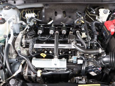 Used 2021 Nissan Kicks SR image 28