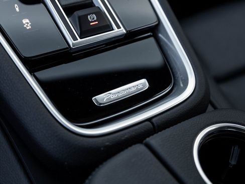 Used 2023 Porsche Panamera 4 Platinum Edition image 28