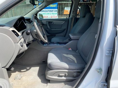 Used 2017 Chevrolet Traverse LT w/ Style and Technology Package FWD image 12