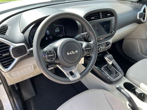 Used 2025 Kia Soul LX FWD image 18