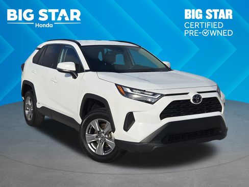 Used 2025 Toyota RAV4 XLE AWD/4WD image 1