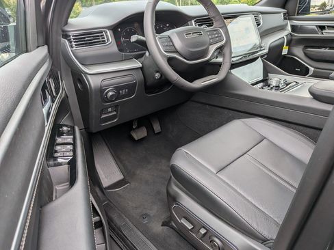New 2026 Jeep Grand Wagoneer Limited AWD/4WD image 12