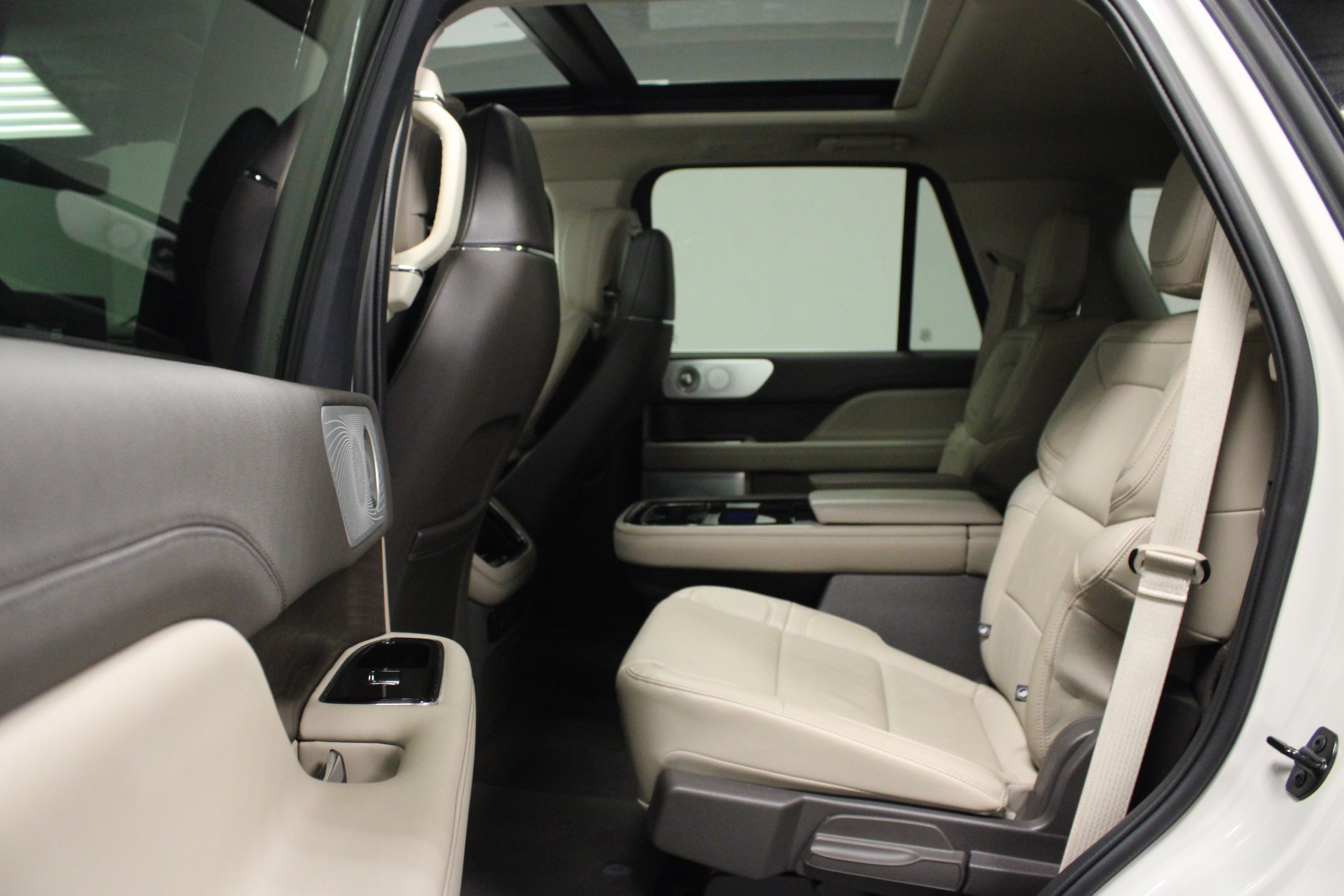 Used 2024 Lincoln Navigator Reserve AWD/4WD image 13