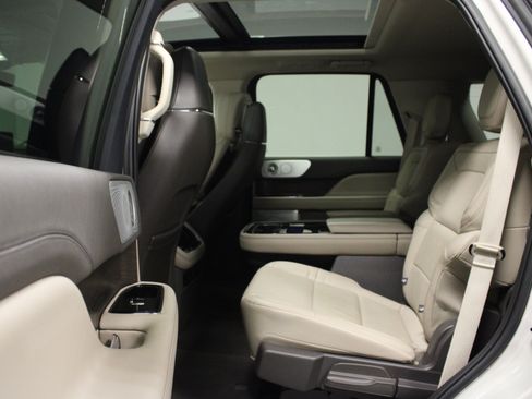 Used 2024 Lincoln Navigator Reserve AWD/4WD image 13