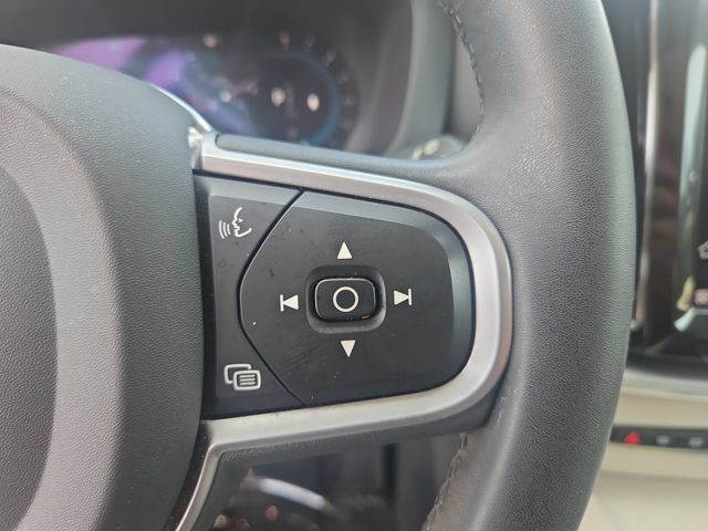Used 2022 Volvo XC60 B5 Momentum AWD/4WD image 22