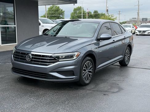 Used 2019 Volkswagen Jetta SEL w/ Cold Weather Package FWD image 4