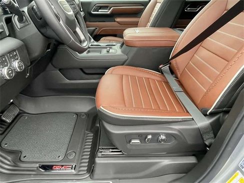 New 2026 GMC Sierra 2500 Denali Ultimate w/ LPO, Black Badging Package image 12