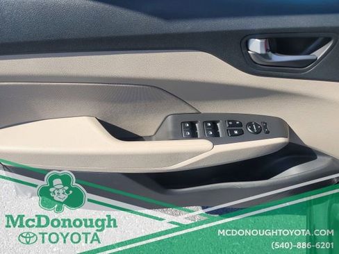 Used 2022 Hyundai Accent SE image 11