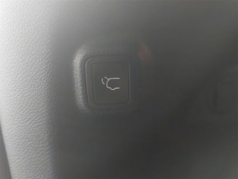 Used 2021 Jeep Cherokee Limited image 13