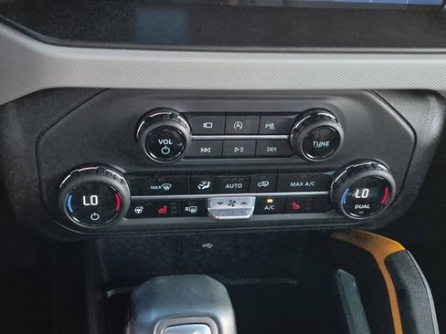 Used 2023 Ford Bronco Badlands image 29