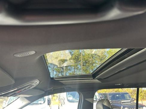 New 2025 Jeep Grand Cherokee Altitude image 24